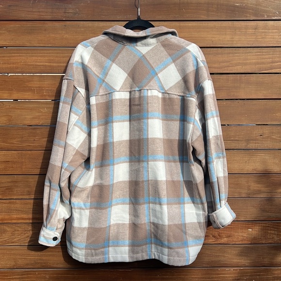 NWOT Thick Flannel Jacket with 4 Pockets - Picture 5 of 9